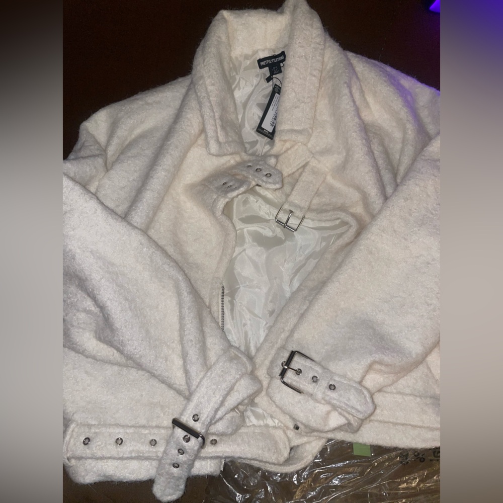 PrettyLittleThing Off-White Teddy Jacket - Picture 4 of 5